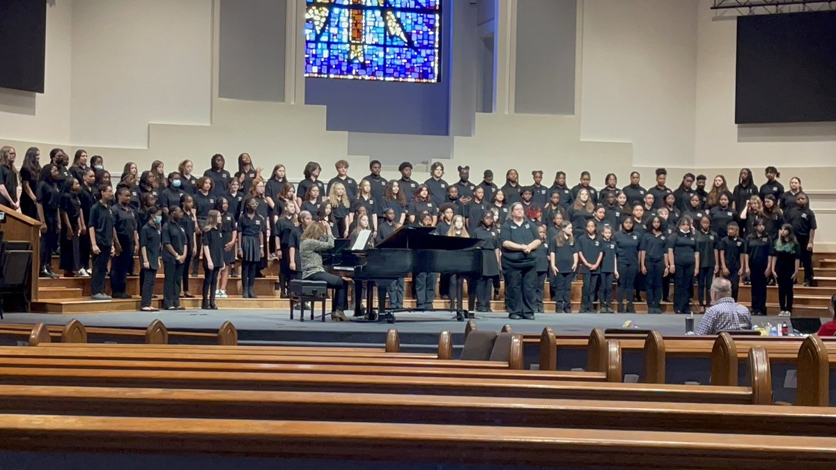 RobynWhiteHCS's tweet image. Look at how awesome this amazing group looks! They sounded even more amazing! I’m so glad I was able to experience this! I could NOT stop smiling! @ChorusWms @FineArtsHCS #ProudAP #WeAreWMS