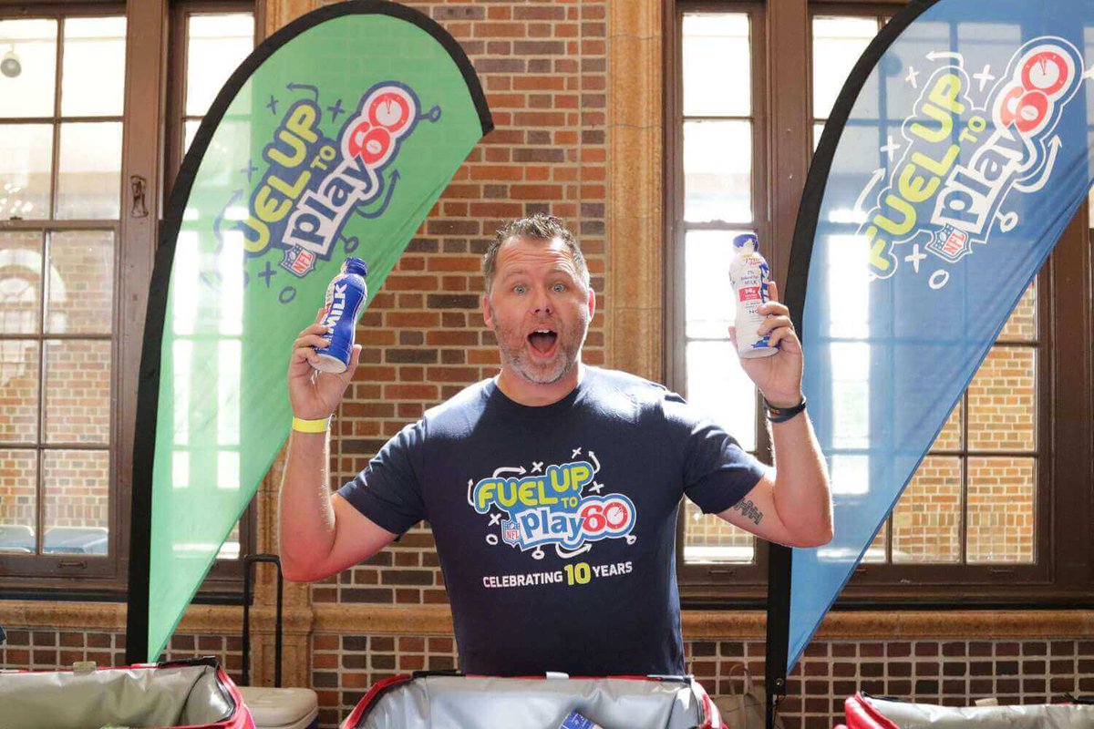 Blow the Whistle on Healthy Eating with @FUTP60!🍎 Make healthy eating fun with the Design Your Own Game Plan activity. Head to our blog for more resources for National Nutrition Month! gonoodle.com/activities/9XW…