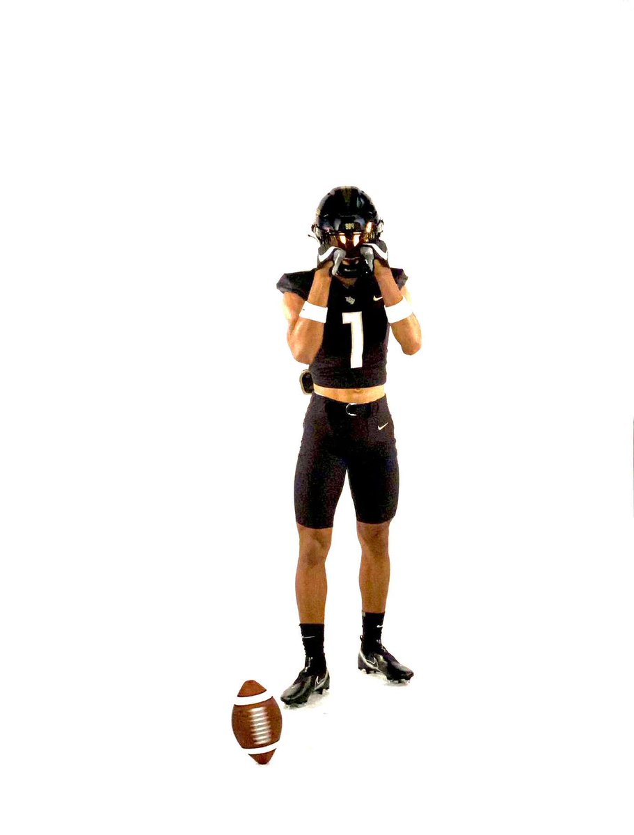 Really appreciate <a href="/CoachAlexMathis/">Coach Alex Mathis</a> for the great visit/tour around <a href="/UCFKnights/">UCF Knights 🌴</a>, He gave us great information about the program and it’s great success and just seeing the players in spring practice was great want to just thank coach again for the great experience!!