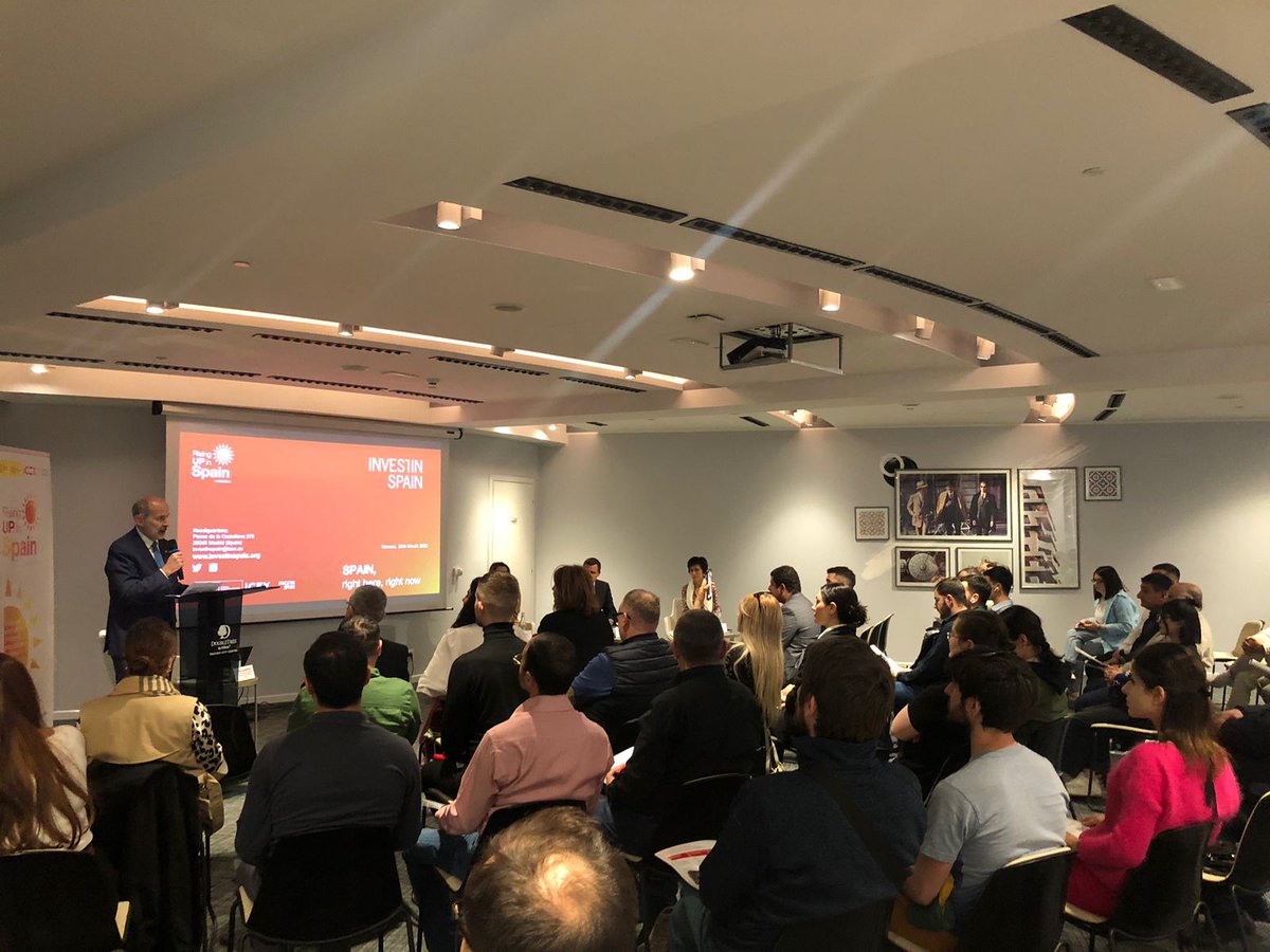 Ayer, en Ereván, mucho interés en la sesión de la Embajada con @ICEX_ e @InvestInSpain sobre el ecosistema de start-ups, unicornios y otros mitos (vaya palabras aprende uno), y posibilidades de cooperación para talentos emprendedores de 🇪🇦 y 🇦🇲.