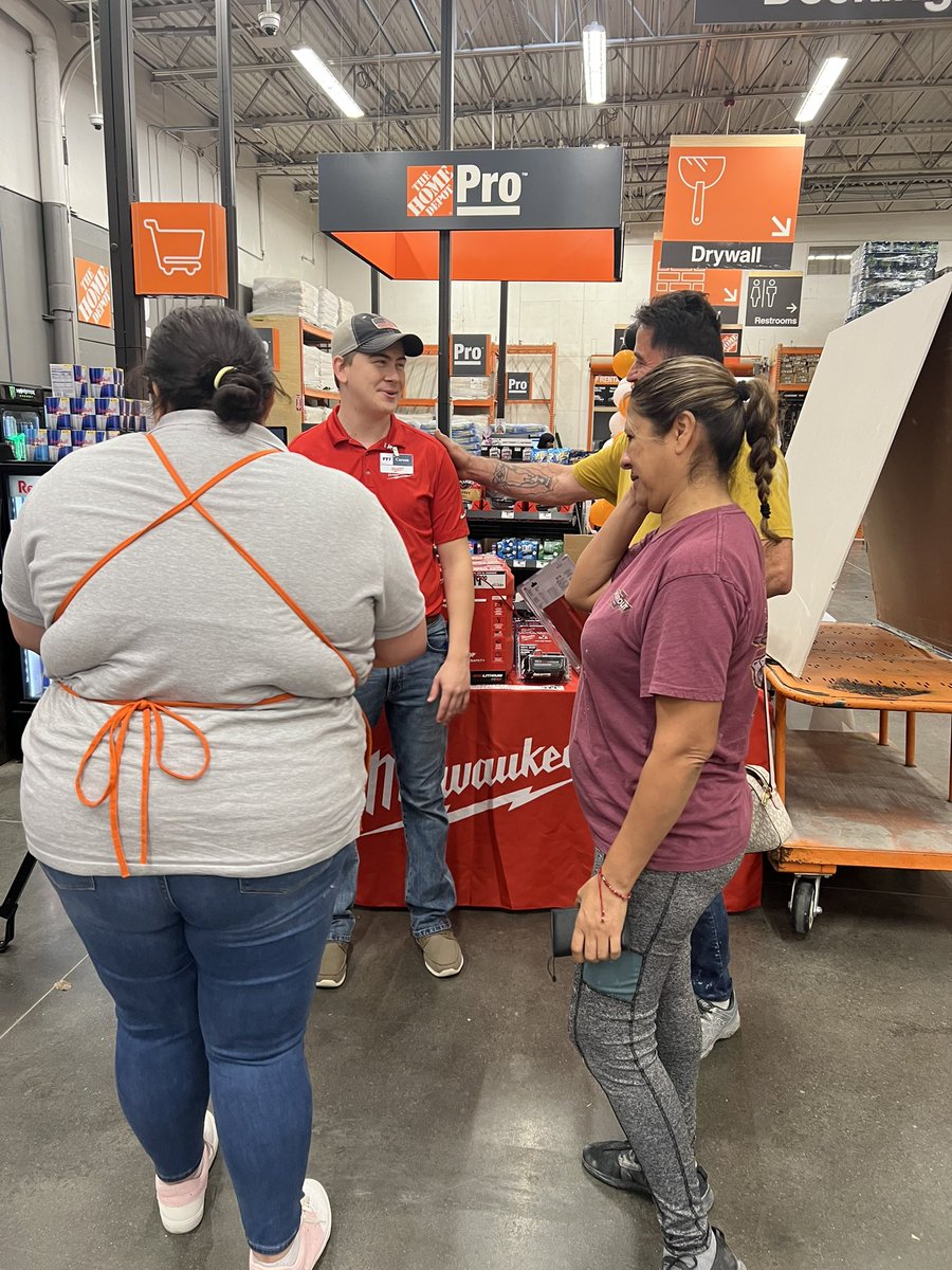 Pro pro pro week ! #Springvalley <a href="/Jhans818/">Jonathan Barrera</a> <a href="/MejutoAllen/">Allen Mejuto</a> <a href="/CornishaJeffery/">Cornisha Jeffery</a> <a href="/LaToya_Scott1/">LaToya</a>