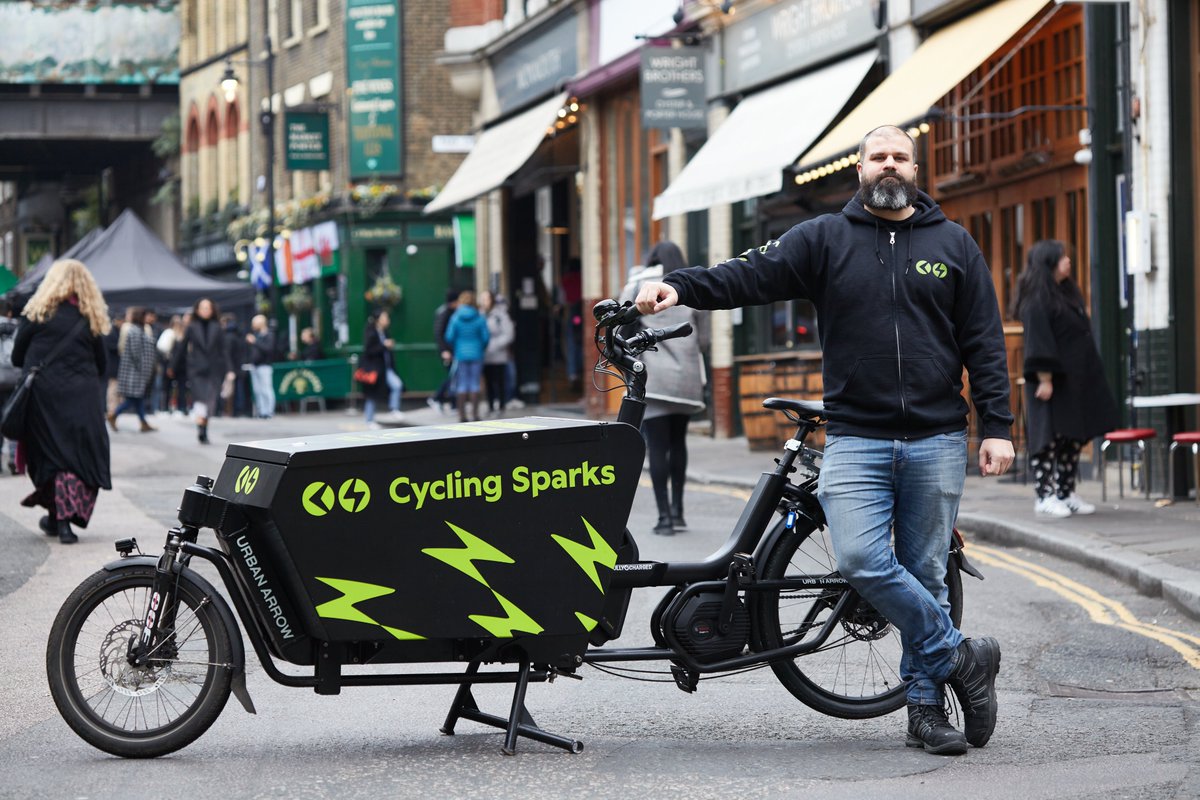 It's week three of our #BusinessOnBikes series featuring the riders, their cargo bikes and their businesses.

Many of you know him already around here. For those of you that don’t - let us introduce you to  Aaron Fleming-Saheed @CyclingSparks    🧵1/6