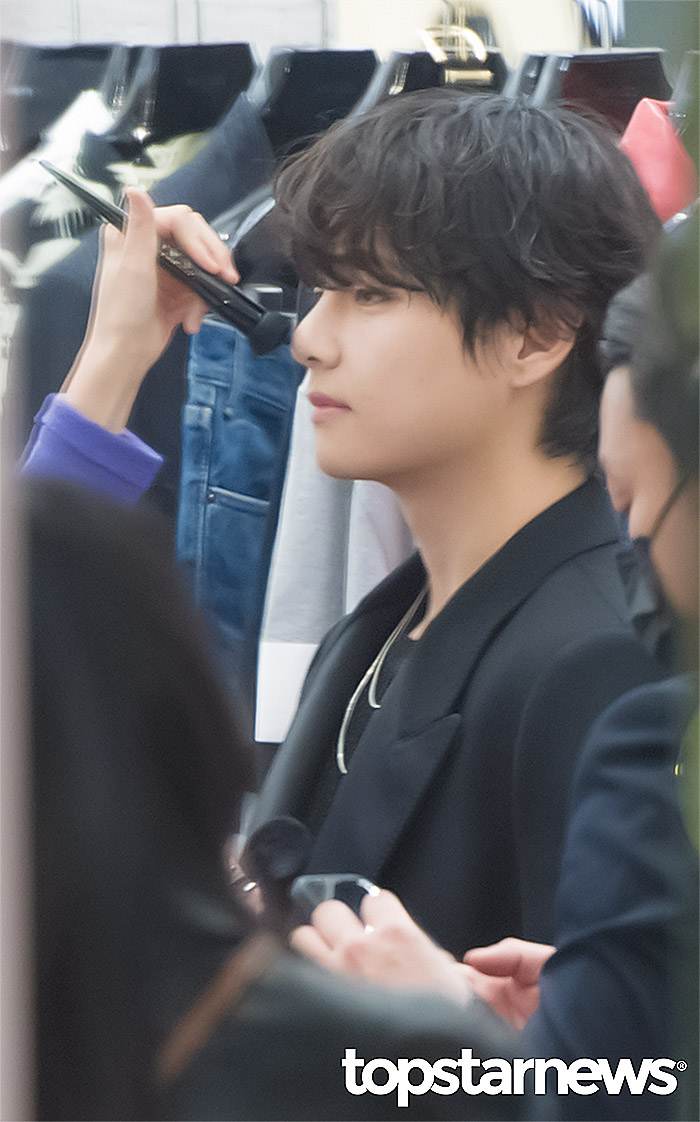 Lavandevbae's tweet photo. My lovely boy, my pretty baby
CELINE BOY TAEHYUNG
TAEHYUNG TAEHYUNG 
#TAEHYUNGxCELINE 
@BTS_twt https://t.co/NzjRStYbPy