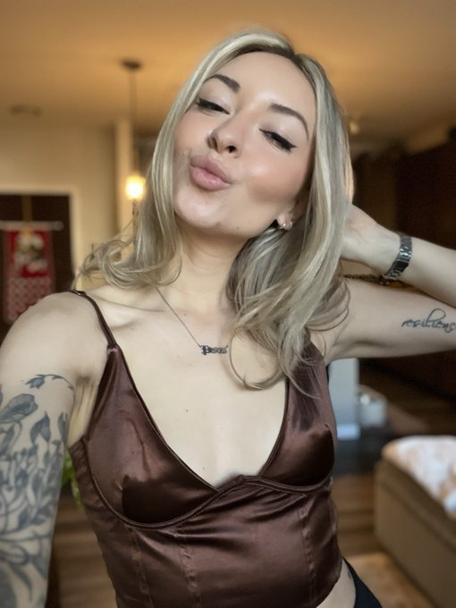 Australia was amazing but happy to be home 🥱😴 missed you all 😘 https://t.co/lLXRyXOaiw<a href="/tag/moanday"class="tags"><span>#moanday</span></a>