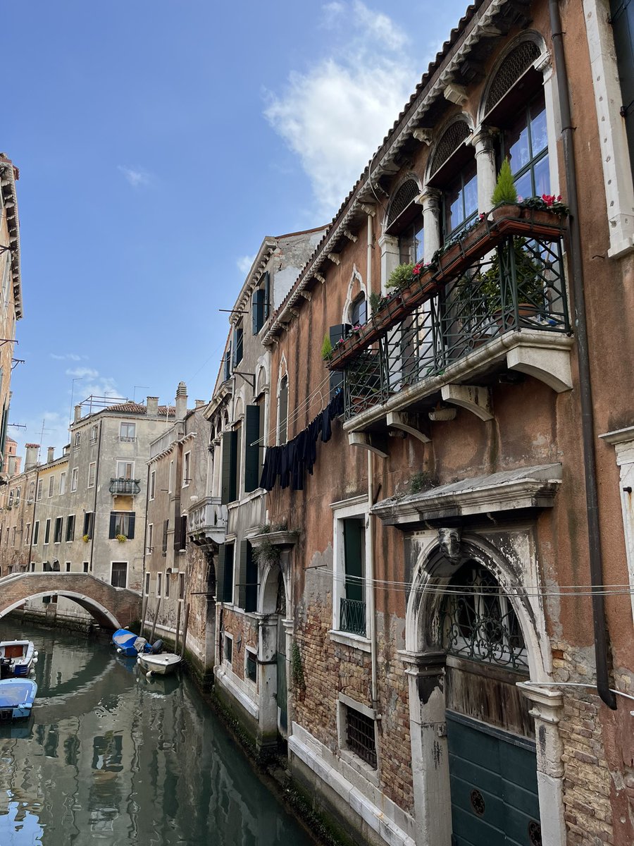 ortyzapple's tweet photo. Un po’ blu, un po’ grigio, è #marchpower ancora per un giorno. Poi l’amato mese se ne andrà 🐣 #Venezia https://t.co/4bTORm0J7y