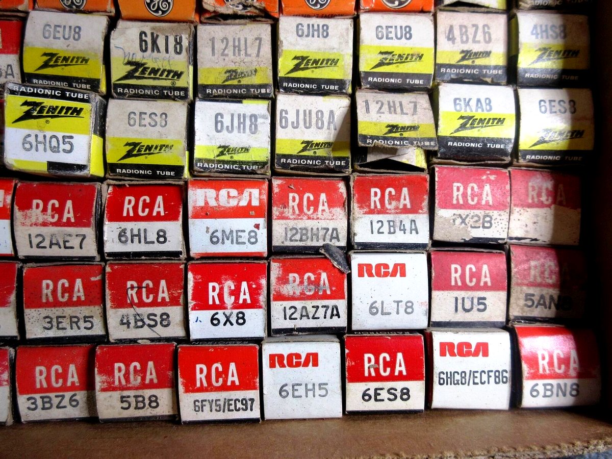 rusticrelics04's tweet photo. Vintage RCA Zenith GE ITT #Sylvania #Lindal #Raytheon Electron Tube 126 tubes #Radio https://t.co/gIQZDi2KWA #eBay via 
@eBay #vacuumtubes #70s #collector #oldradio #radioaddict #stelevision #stv #classictelevision #vintage #classictv #electronics #RCA #Tubes #Zenith #Retro https://t.co/dc5Ljp0o6M