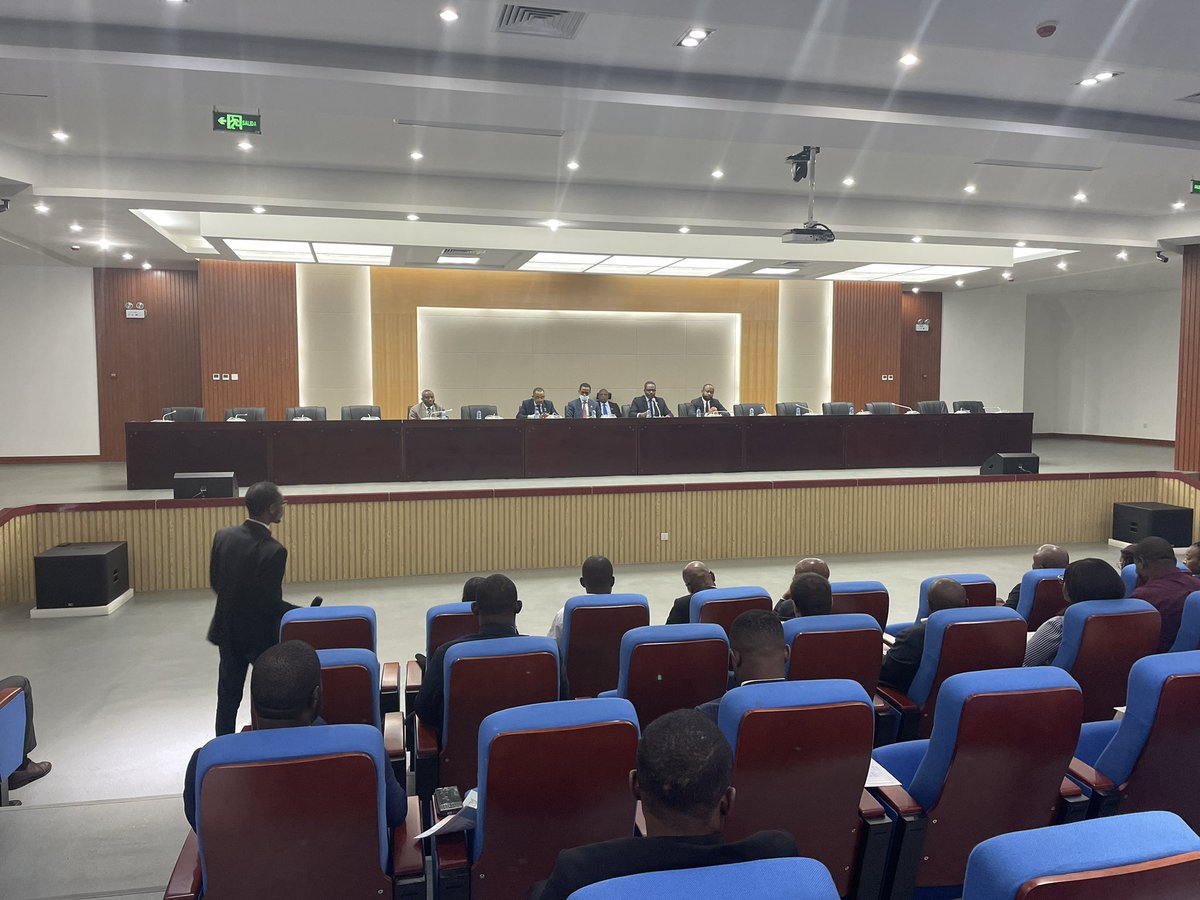 La Directora General Adjunta de la ANDGE participa en la reunión informativa sobre los próximos planes del Ministerio de Planificación y Diversificación Económica.