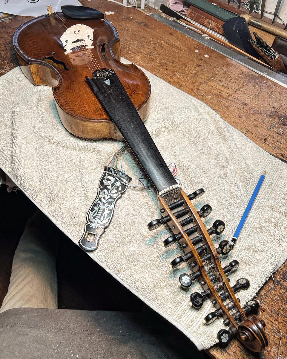 BenningViolins's tweet photo. Doing penance this morning. I must have a lot to atone for.  #violadamore #toomanystrings #sympatheticstrings #violist #luthier #whereisnathan #violinmaker https://t.co/45GcGGW1XV https://t.co/wzGeoWQVnN