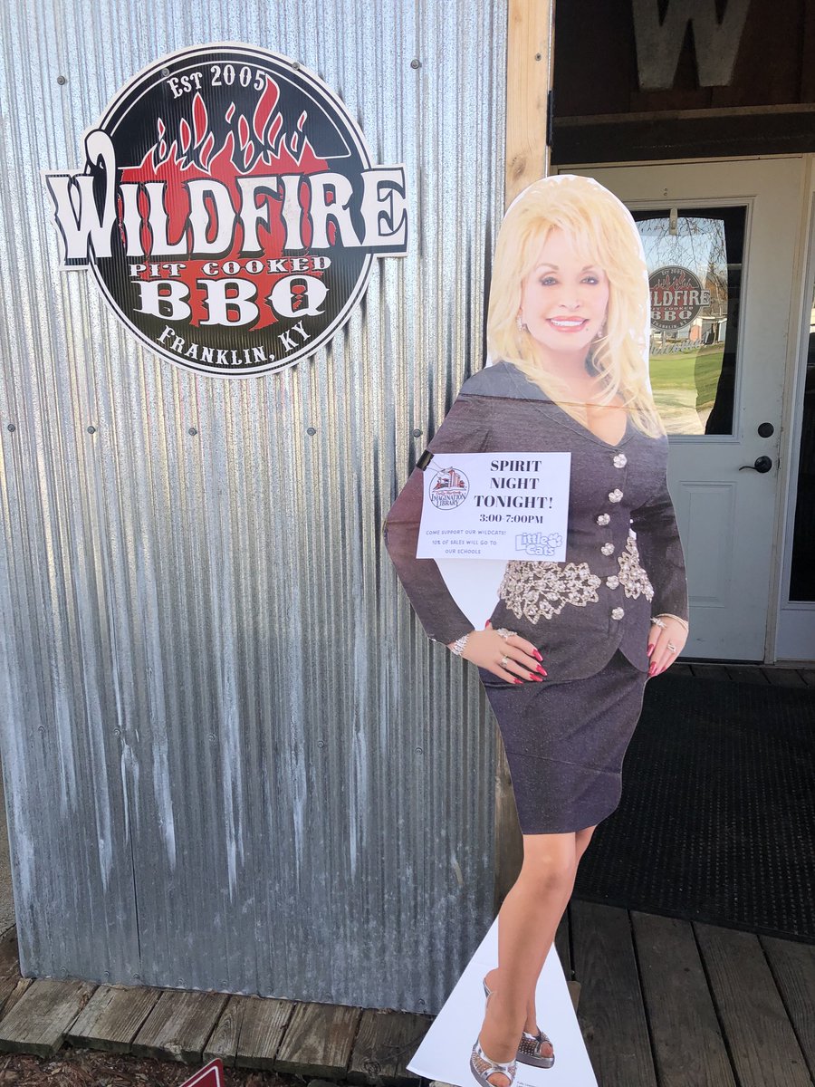 spirit1168's tweet photo. 📚📚Books & BBQ🐖🐖
Tonight from 3-7pm @wildfirebbq, 10% of the sales benefits Simpson Co Chapter of @dollyslibrary
#1FS #dollyslibrary #FRYSC #itsforthekids
@FS_Schools @FESLittleCats @GoodnightMemLib https://t.co/ePGF9tg1Dd