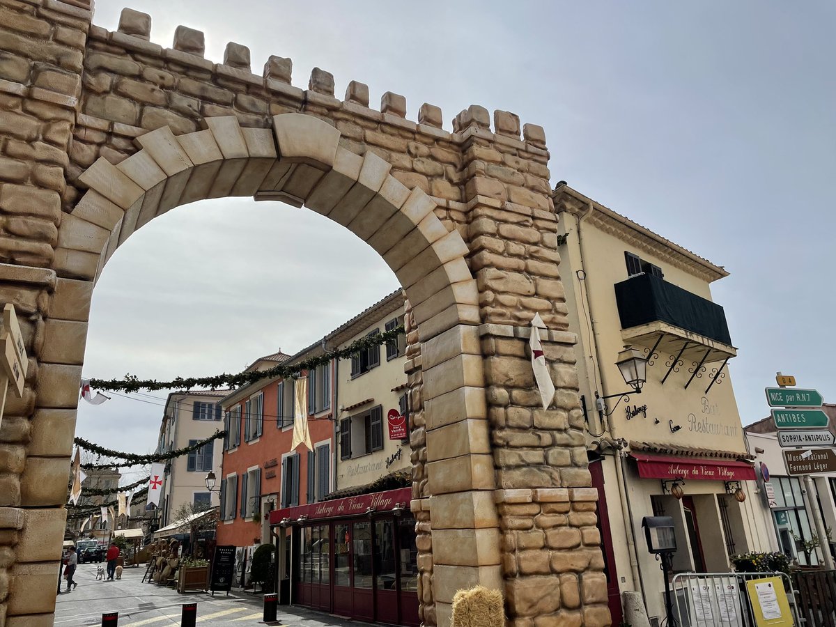 AliceDonckele's tweet photo. ⚔️ 🛡️ En passant par #Biot… Toutes les infos sur cette grande fête médiévale en partenariat avec @F3cotedazur 👉🏻
https://t.co/NqMyLcBneR
#biot #biotetleatempliers #moyenage #ordredutemple #histoire #sortieduweekend https://t.co/kXeUd0YHuc