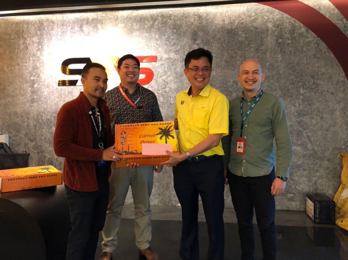 simkuihian's tweet photo. Is that time of the year, sharing the joys of #Ramadan with the various hospitals &amp; institutions, a tradition that I started since elected as Sarawak ADUN in 2016.   

Thanks #TeamDrSim - Tan Kai, James…for helping me up. 

#salamramadhan
#jagasarawakbait2

Skh🐝 https://t.co/GD5VsHXLSk