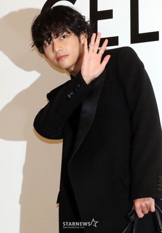 taeteland's tweet photo. CELINE GLOBAL AMBASSADOR TAEHYUNG
An icon of an era 
#TAEHYUNGxCELINE https://t.co/Ru1EIpKlHg