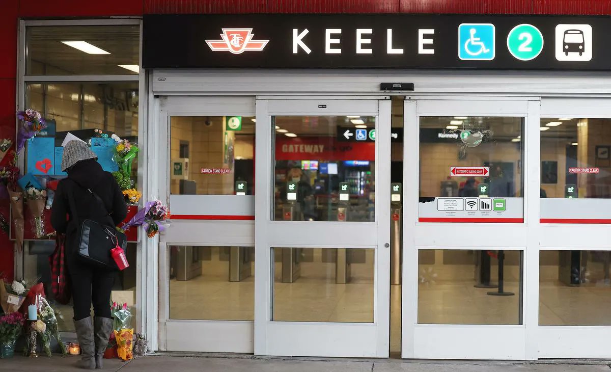 WrldNewsInPics's tweet image. : The #violence #erupting now in #Toronto could #easily become the top issue in the current election and be the deciding factor in who becomes #Torontos next mayor.... worldnewsinpictures.com/violence-erupt…