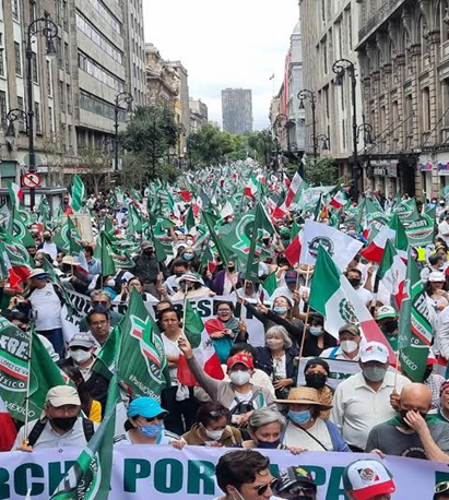 gilbertolozanog's tweet photo. Es un deber de cada mexicano EXIGIR RENUNCIA DE LÓPEZ DE MANERA INMEDIATA
Con base en artículos 8, 39, 86, y 108 constitucionales
ante acumulación de criminalidad, corrupción, ineptitud, traición, en TODO
Es cómplice de este gobierno quién se hace tarugo para esperar el 2024 https://t.co/QTyMzJ0dNB