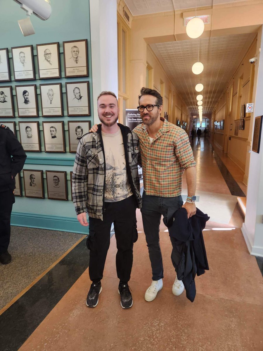stephstonehouse's tweet photo. .@VancityReynolds Thank you for taking the time to make my little brothers day, and in his words his entire life, with taking a photo with him this morning. He absolutely idolizes you and the fact you were able to spend a couple minutes with him will have him smiling for days 💙 https://t.co/63wjnRsvOo