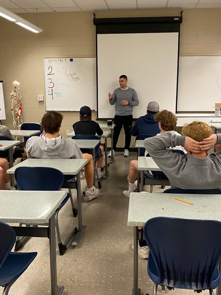 Thanks <a href="/troysimpkins_/">Troy Simpkins</a> for sharing with our players today. We love having alumni come back and share! 

#WeAreChiawana
#ChiawanaBaseball