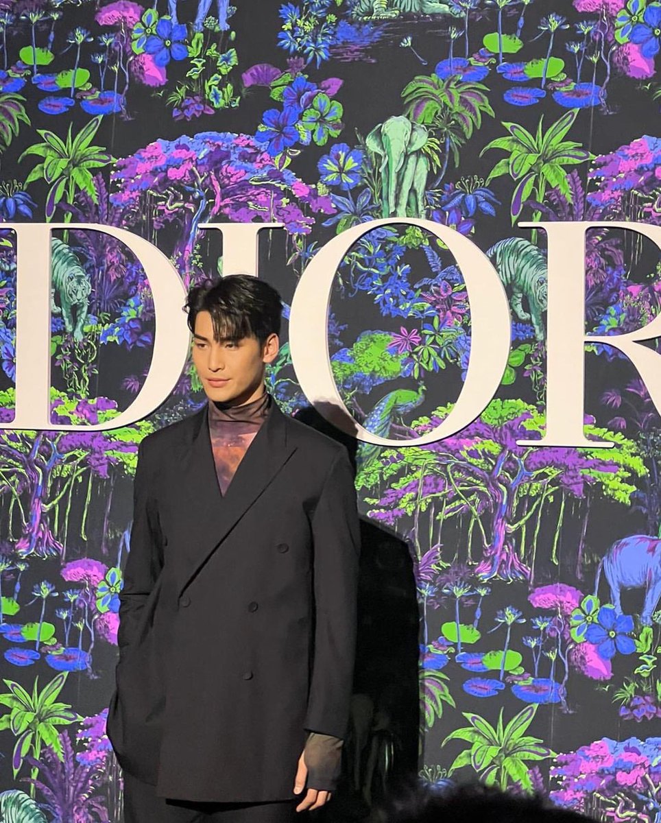 Look at him!!!!!!!!!

 #Nnattawin @Nnattawin1 #dior #DiorFall23 #GatewayofIndia