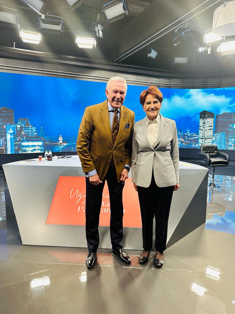 ugurdundarsozcu's tweet image. Biz ona durduk yere &quot;mangal yürekli Cumhuriyet kadını&quot; demedik!
Tehditlere pabuç bırakmayacağını bildiğimiz için söyledik...
@meral_aksener