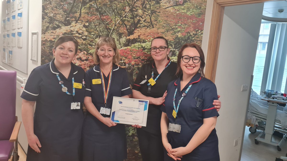 The fabulous team on A800 @uhbw received their silver clinical accreditation award today. Working tirelessly and collaboratively to care for our positive patients with covid. Congratulations @deirdre_fowler1 @drstuartwalker @HayleyLong18 @jodysaunders90