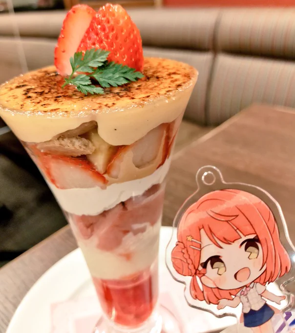 こちら、パフェパーツを描くときの参考に食べたパフェです 