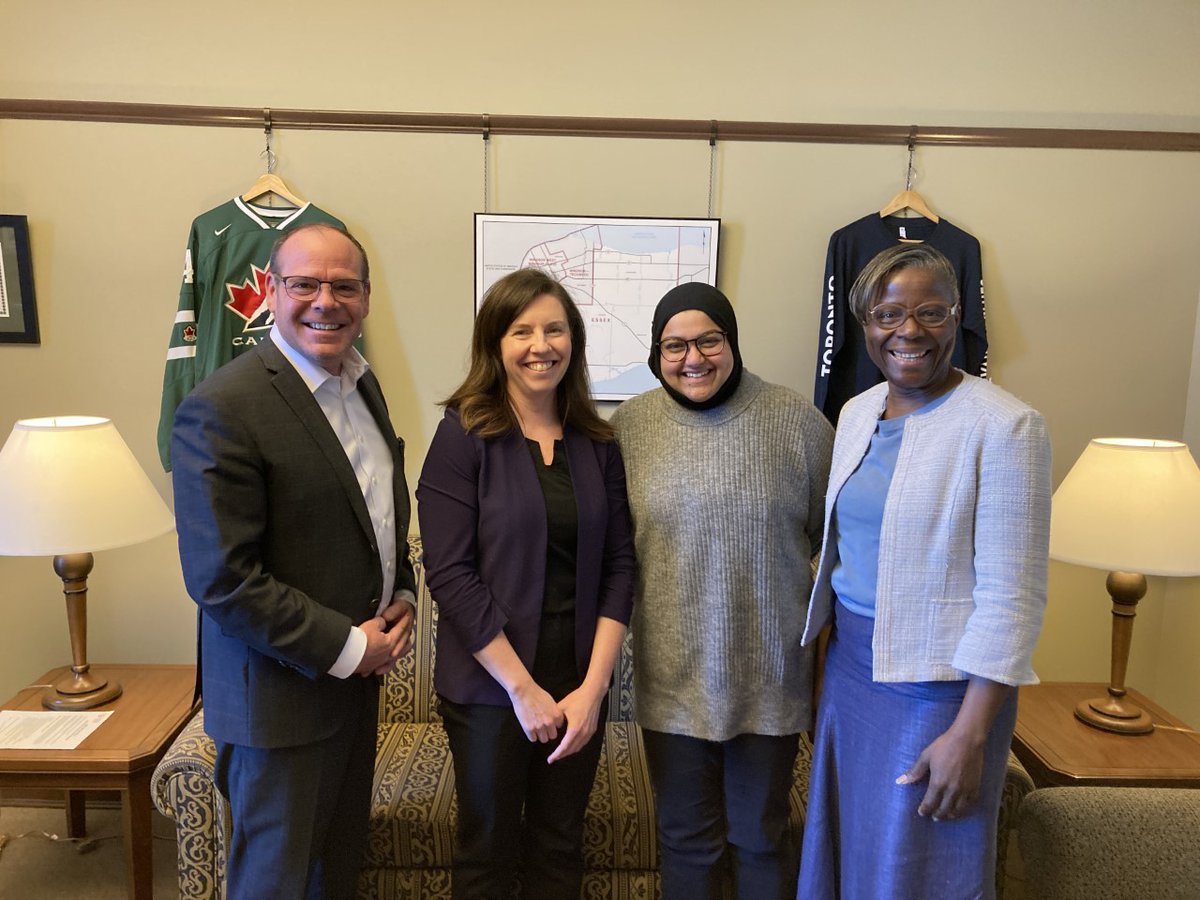 It's #NAPOnTheHill day/C'est le jour du #PANSurLaColline! <a href="/SakeenahCanada/">Sakeenah Canada</a>, @EndViolenceCA &amp; <a href="/La__Maison/">La Maison</a> meeting with <a href="/ChrisLewisEssex/">Chris Lewis Essex</a> this morning! 🙌