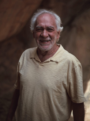 VetCareGiver's tweet photo. Meet Etienne Peirsman, Director of the #CranioSacral Therapie Academy in the Netherlands - this amazing therapy helps relieve physical and mental pain and saved him from an NDE: Listen here: https://t.co/0nmS4b9h2g. #PTSD #EnergyRlse #Wellness #WiseHealth https://t.co/FpAOXL54EY