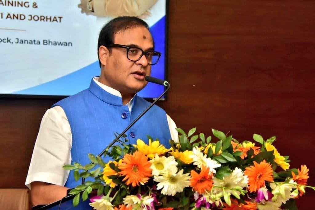OilIndiaLimited's tweet photo. Hon'ble CM praised OIL for promoting Sports in Assam while CMD OIL thanked the CM, Assam for his continued support towards OIL. Shri Ranjan Goswami, CGM (PR), OIL & Director, Sports & Youth Welfare, GoA signed the MoU. @CMOfficeAssam #OilIndiaLtd #PromotingSports #oilindia https://t.co/DM2Ey7LXaI