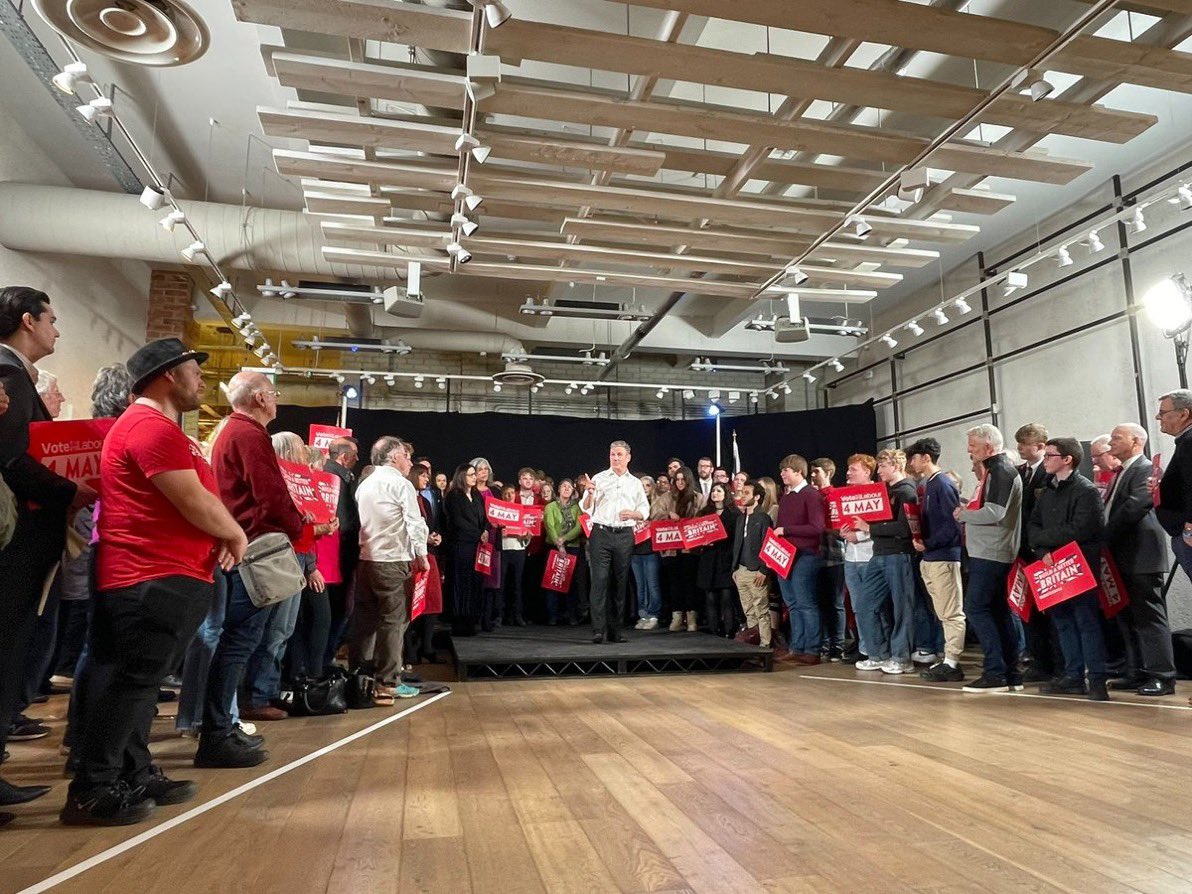 CurlyClareToo's tweet photo. @MiaSertima @AncientGleek @Keir_Starmer @jeremycorbyn @UKLabour MyLabourโข enjoys game playing. Theyโve got tired of โLetโs Smear Jam Manโ and as a reward are going for good old fashioned harmless โthe floor is lavaโ. Behind the white tape and on the little stage are the safe zones. Makes sense once you know. #NotLackOfSupport #ADifferentTime https://t.co/U827w4zk5s