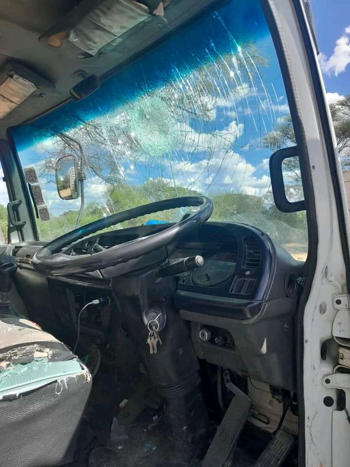 JLomenen's tweet photo. Am saddened and disturbed by distress calls from passengers,who have been blocked from travelling to Turkana County by armed goons at Kambi Karaya in Turkana South. The criminals from West Pokot have destroyed vehicles and robbed innocent travellers, their valuable items.
@EAukot https://t.co/SNLzRuvrjx