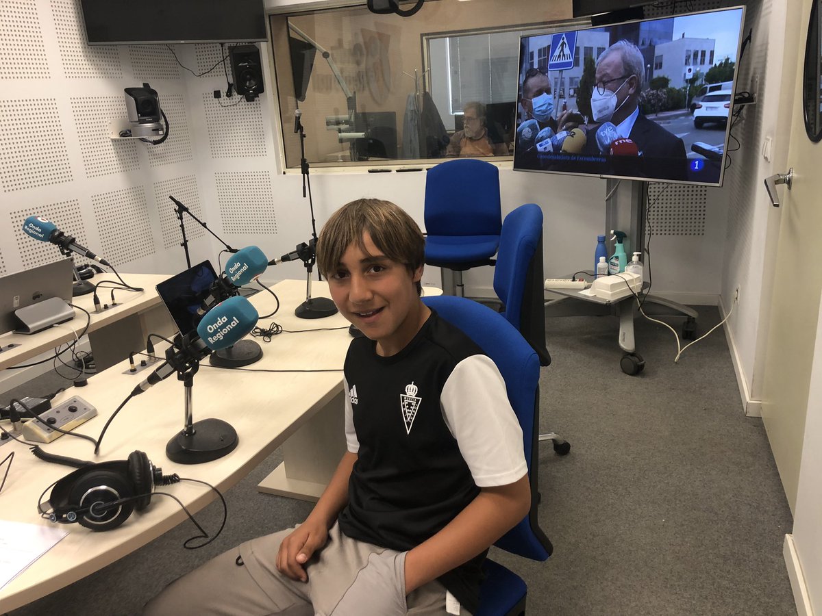 ORMdeportes's tweet photo. Estamos encantados de recibir a chicos como Sergio del Liceo Francés, que nos ha acompañado en una jornada de radio, ha participado con @Fernandocvera en el programa, ha tenido la oportunidad de opinar sobre el @realmurciacfsad https://t.co/qwHSbWaAer