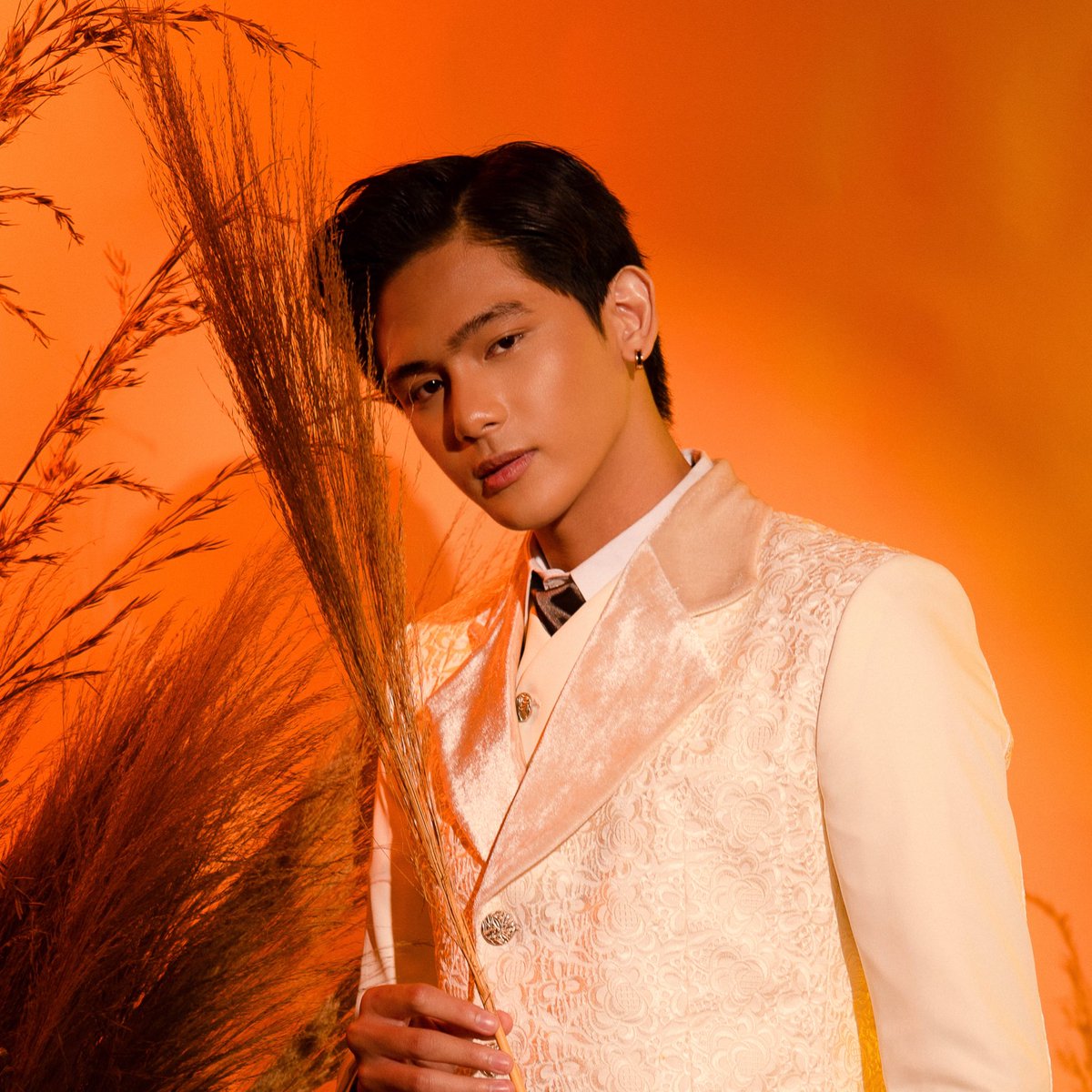 <a href="/dustinemayores9/">Dustine Mayores</a> 
#StarMagicalProm2023
-
Photo | <a href="/JaiMurcillo/">Jai Murcillo</a> 
Creative Director | Januray Saga
Grooming | <a href="/superceej8/">SuperCeeJ</a> 
Hair | @artvisitacion_ 
Designer | Ryan Chris 
Stylists | @myrajarabe 
@nhel_judge