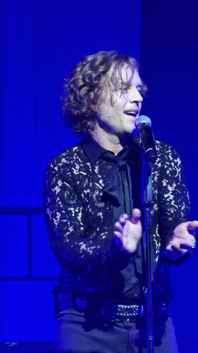 luluescreations's tweet image. One of my dreams ✨️ was to see him in concert and well it's done, fan since the first hour, I still don't realize 💜💜💜. Thank you @darrenhayes for an exceptional show 🎤, it will remain etched in my memories 💜💜😍 @LondonPalladium #SJMVIP #ontour #DoYouRemember #frenchfan