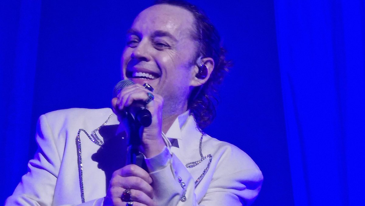 luluescreations's tweet image. One of my dreams ✨️ was to see him in concert and well it's done, fan since the first hour, I still don't realize 💜💜💜. Thank you @darrenhayes for an exceptional show 🎤, it will remain etched in my memories 💜💜😍 @LondonPalladium #SJMVIP #ontour #DoYouRemember #frenchfan