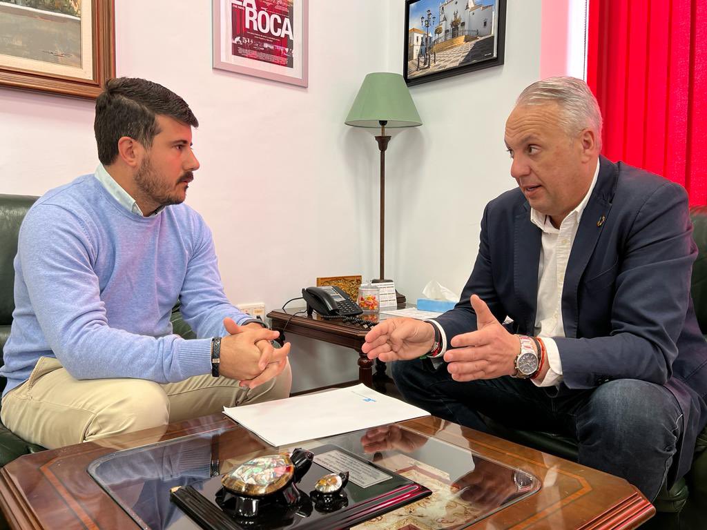 RODRÍGUEZ CUENTA CON EL TOTAL APOYO DE RUIZ BOIX EN SU CANDIDATURA

Encuentro con el secretario general del @psoecadiz y presidente de la Diputación de Cádiz, Juan Carlos Ruiz Boix, en el que tratamos varios temas que afectan al municipio de Barbate.