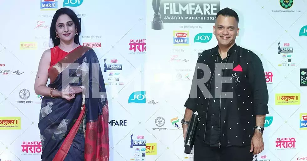 #NachiketBarve and #MrinalKulkarni get clicked at the red carpet of #PlanetMarathiFilmfareAwardsMarathi 2022.
bit.ly/3ZBuPNu
