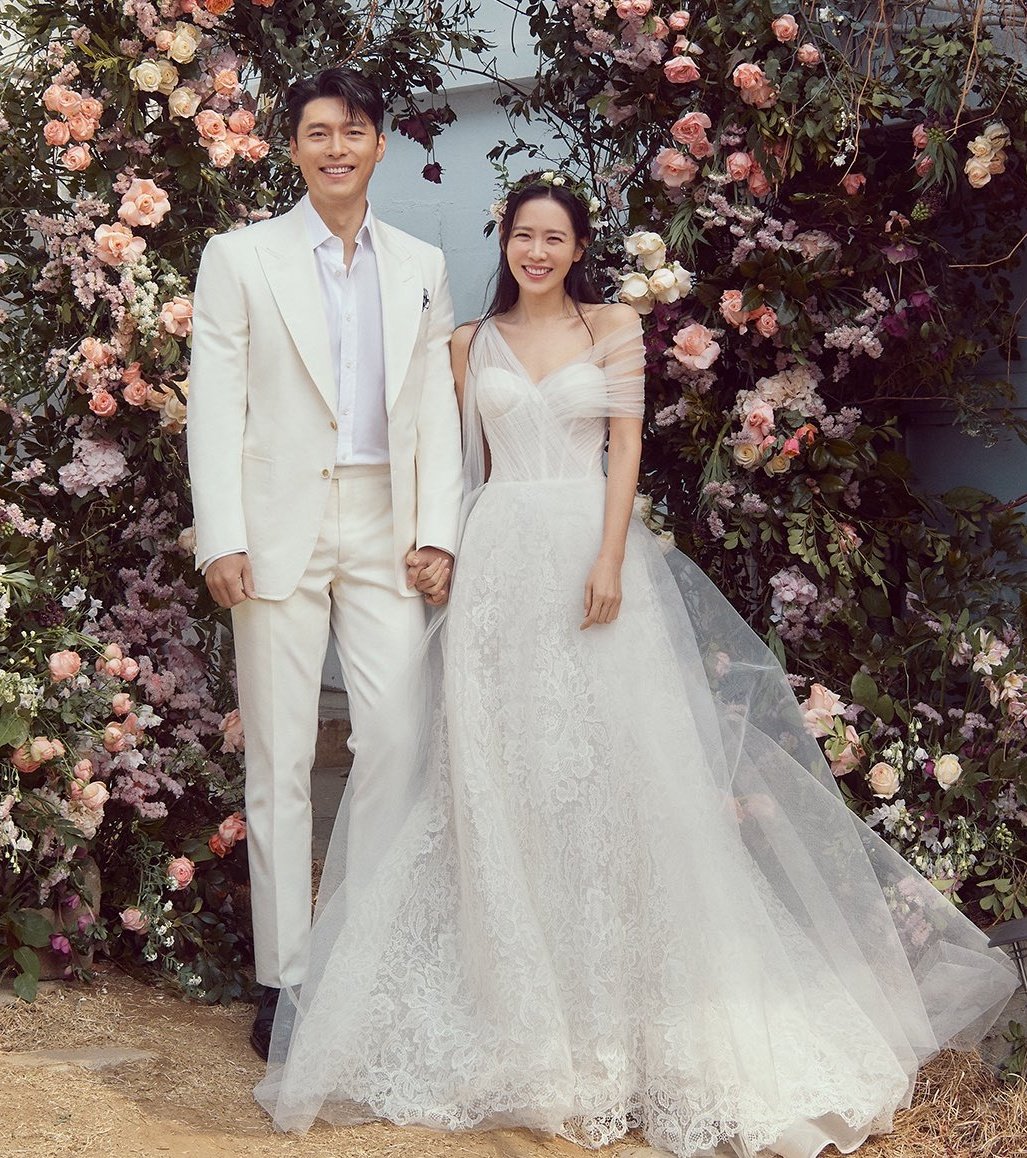 AmLiRa7's tweet photo. Happy 1st marriage anniversary to the most inspiring and iconic couple ever, Hyun Bin and Son Yejin 💗

The fairytale wedding, a thread https://t.co/OluxkoZQU9