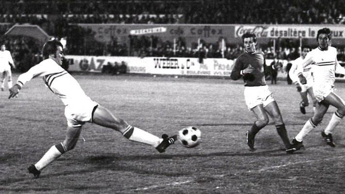 1RacingDatabase's tweet photo. 🗓️🔙 Le 22 avril 1972, Marc Molitor devient le 4e joueur de l'histoire du @RCSA auteur d'un 𝒔𝒆𝒙𝒕𝒖𝒑𝒍é en match officiel.

👉 Avant lui : Oskar Rohr, Gérard Bourbotte et Casimir Koza.

La fiche du match : https://t.co/ZGjrkqNo0r

#LiveRCS | #RacingDataback https://t.co/YHzVGWWqgQ