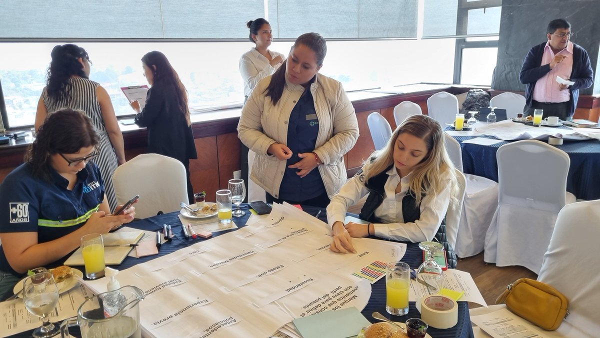 GanGuatemala's tweet image. Esta mañana realizamos nuestra segunda sesión del Taller de Retroalimentación para Programas de Pasantía. Miembros de empresas asociadas a GAN participan en las actividades estratégicas para la actualización de nuestro #ToolkitEmpresarial @Swisscontact
#ProyectoInnova