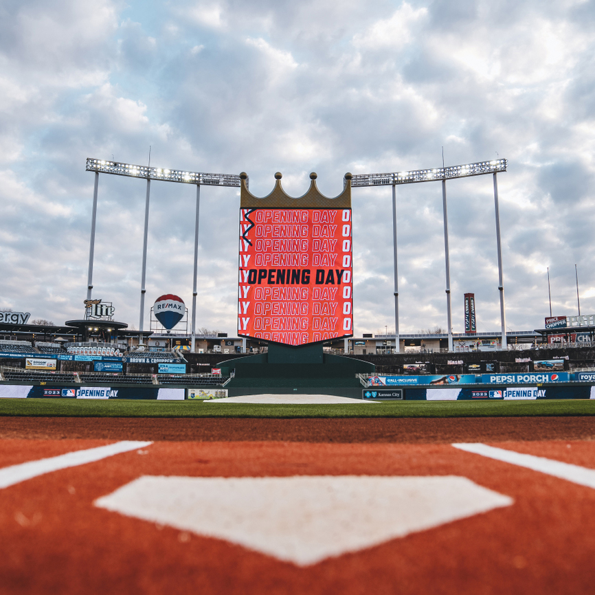Royals's tweet photo. Best day of the year.

#OpeningDay // #WelcomeToTheCity https://t.co/hOK0ehiF05