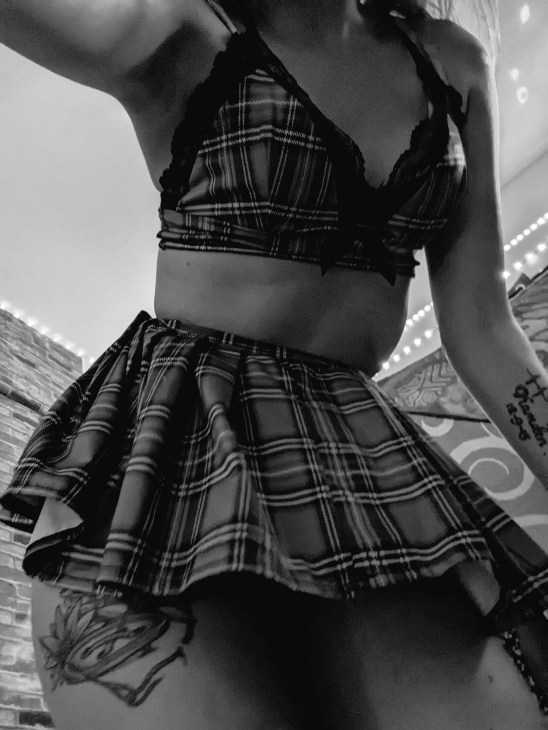 Buttons_Bottom's tweet photo. Whatcha Doing Down There😏?
https://t.co/YzFUDCzC1L
#onlyfans #sexy #influencer #onlyfansgirl #onlyfanscreator #sellingcontent #model #beautiful #LinkInBio #egirl #lingerie #hotgirl #feet #waifu #gamergirl #thicc https://t.co/PtX5y7Ahtb