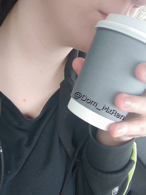 In between meetings and I've grabbed a quick coffee  I've swapped the blazer for a hoodie and I'm decompressing<a href="/tag/mytwitteranniversary"class="tags"><span>#mytwitteranniversary</span></a>