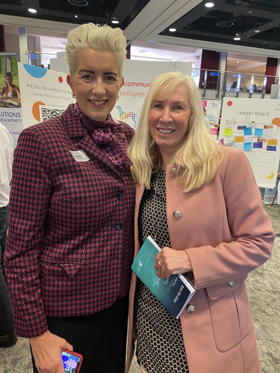 Another great expo in action at <a href="/AVFCOfficial/">Aston Villa</a> Villa Park, this time for the Greater Birmingham Chambers of Commerce. Top day of networking in #Brum and good to bump into familiar faces including off duty Santa Claus 😃🎅 #jimkringle