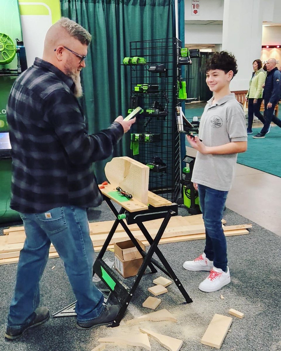 “Influencers in the wild” Love these shots from this past weekend at the #cottagelifeshow <a href="/PatLapOfficial/">Pat Lap</a>  !