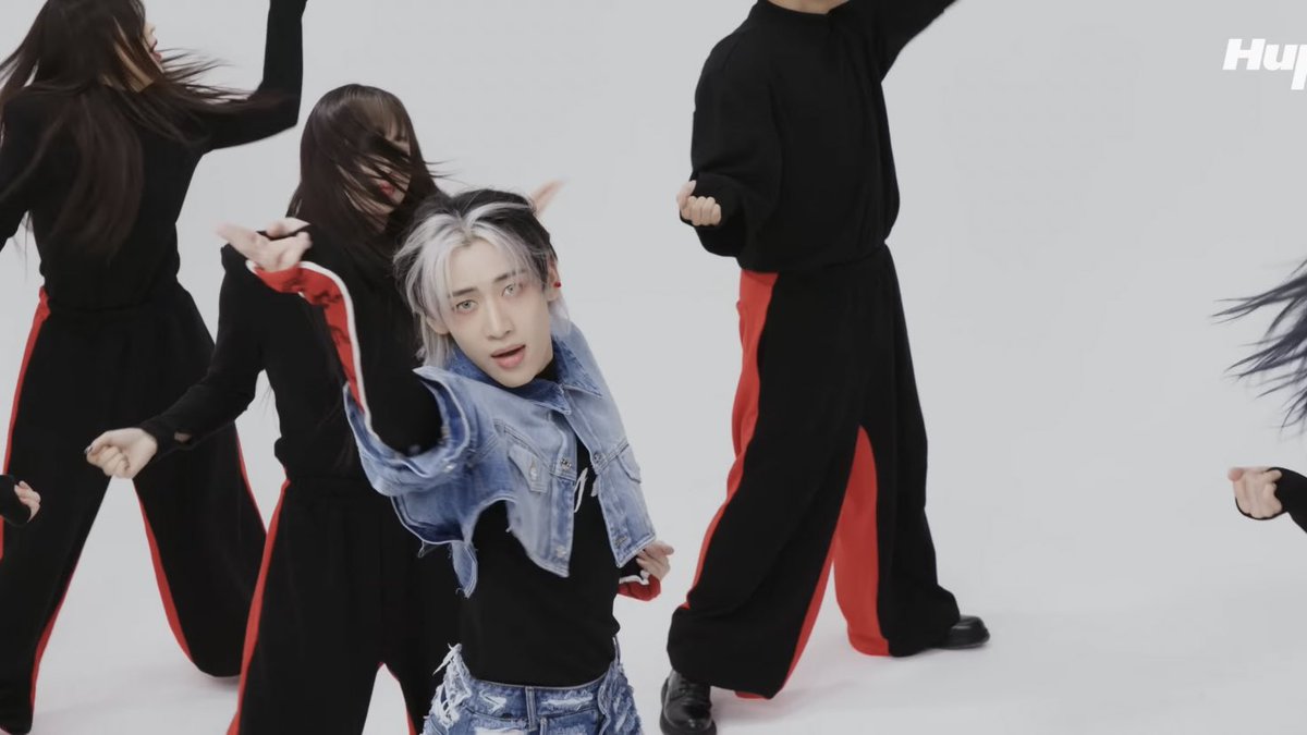 cyjprint's tweet image. the camera angles are everything. also bambam’s fit HELLO?!

#SourandSweet #BamBam #뱀뱀 @BamBam1A 
#GOT7 @GOT7 @BAMBAMxABYSS