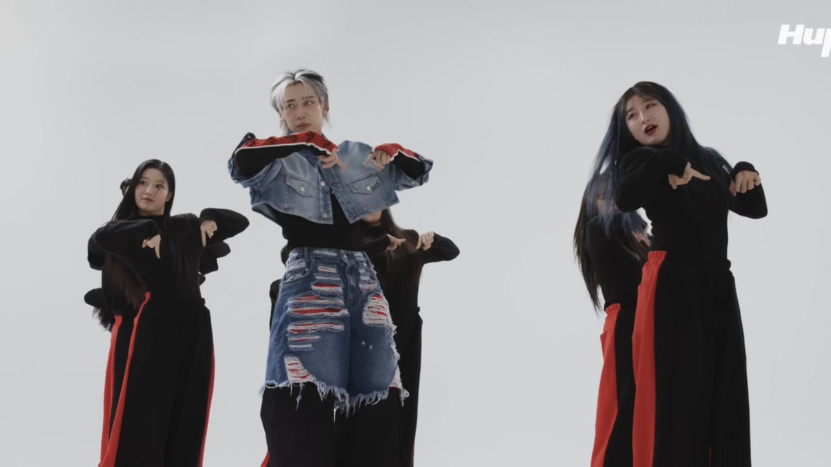 cyjprint's tweet image. the camera angles are everything. also bambam’s fit HELLO?!

#SourandSweet #BamBam #뱀뱀 @BamBam1A 
#GOT7 @GOT7 @BAMBAMxABYSS