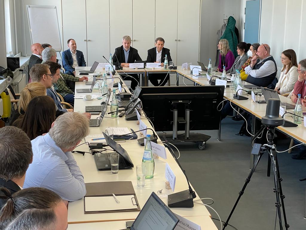 Es gibt viele Wege, den touristischen #Klimafußabdruck zu messen und zu kommunizieren. In unserem Konzeptworkshop heute  haben wir die Köpfe zusammen gesteckt. Danke an <a href="/DJanecek/">Dieter Janecek</a> und das @BMWK für die Gastfreundschaft und an alle Impulsgeber und Experten für fundierte Insights.