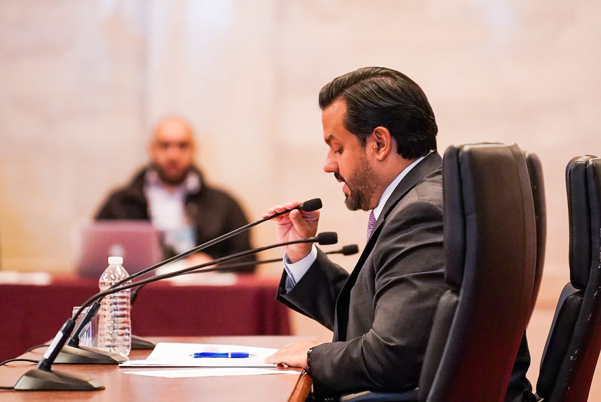JuanZaragozaPR's tweet photo. [AHORA] Comienza la vista pública conjunta de las Comisiones de Hacienda, Asuntos Federales y Junta de Supervisión Fiscal; Asuntos Municipales y de Vivienda y Cumplimiento y Reestructuración para indagar sobre el programa de ayuda para la compra de placas solares.

Depone: William Rodríguez Rodríguez- Secretario del Deartamento de Vivienda