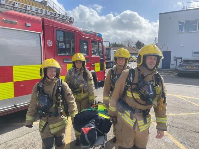 NorthWalesFire's tweet photo. Mae ein recriwtiaid newydd yn cymryd rhan mewn her elusen pier i pier yfory. Dewch i’w cefnogi nhw o 12pm ymlaen ar bier Llandudno - neu cefnogwch drwy gyfrannu at eu hymgyrch @firefighters999 #barbarabus https://t.co/q7NeWWoRa3🚒👩🚒👨🚒💦 https://t.co/84hFQADPgx