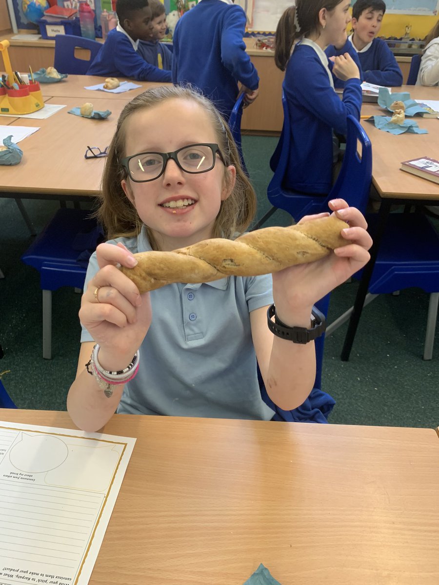 Wheeler_PS's tweet photo. 🥖 6A🥖 Year 6 enjoying their bakes today 😊 #charliecreativity #buddingbakers #BRILL https://t.co/3g3O7j7aVU