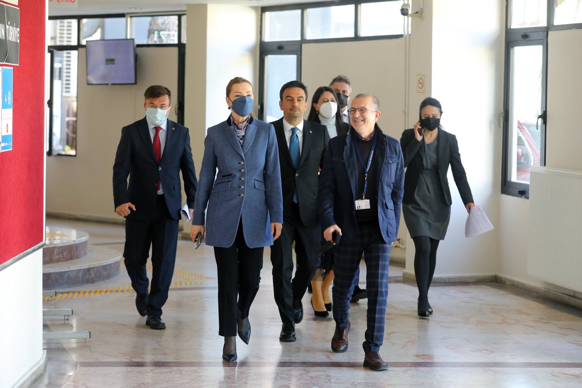universitemDEU's tweet photo. Rektörümüz @hotar_nukhet başkanlığında gerçekleştirilen #universitemDEU Senato Toplantısı'nda; @DEU_GuzelSanat bünyesinde Dijital Sanatlar Bölümü kurulması ile bazı akademik birimlerimizin 2023-2024 akademik yılı eğitim-öğretim planlarında değişiklik yapılması karara bağlandı. https://t.co/lOPuCav9fm